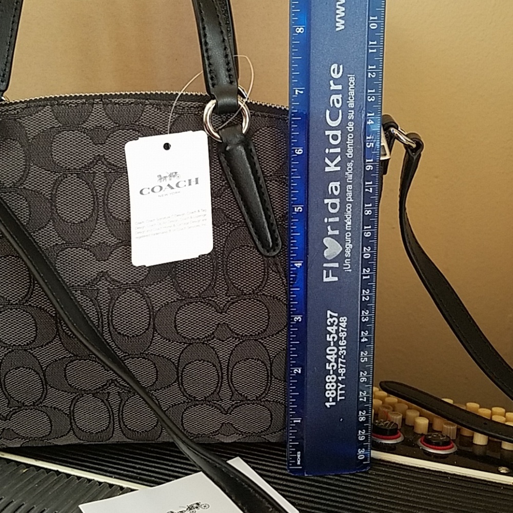 NWT- COACH BLCK SIGNATURE CANVAS CROSSBODY GIFTSET - Picture 5 of 6